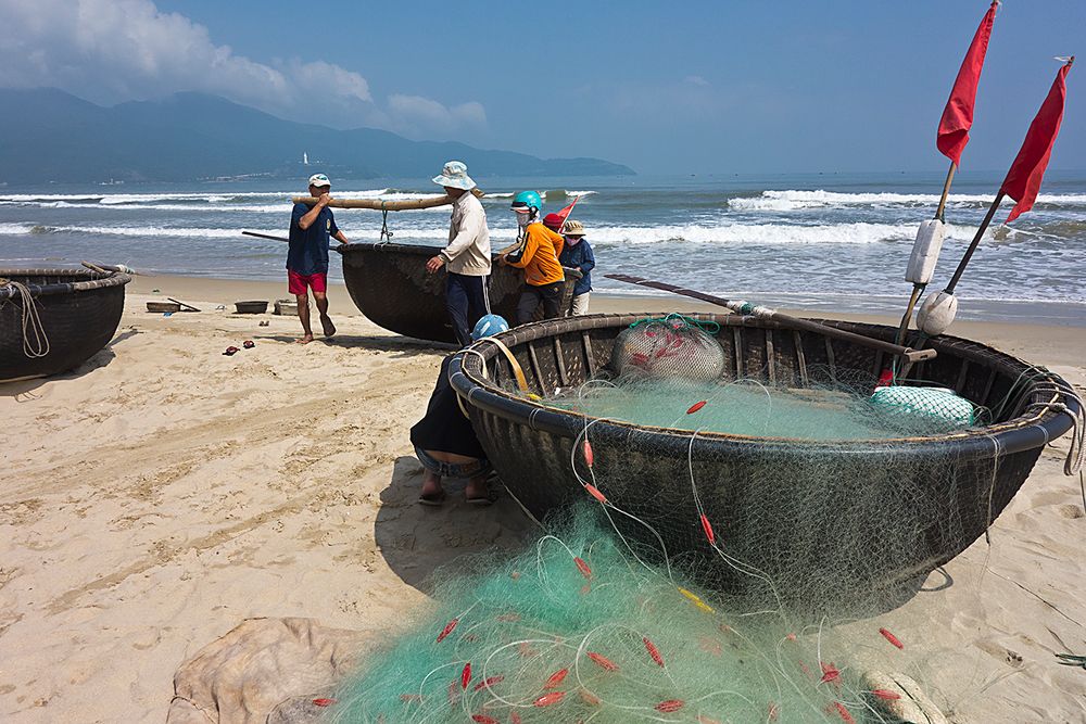 Fischer am Strand von Danang (Vietnam)