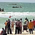 Fischer am Strand von Nouakchott in Mauretanien