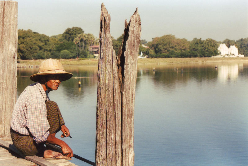 Fischer auf der U-Bein-Bridge