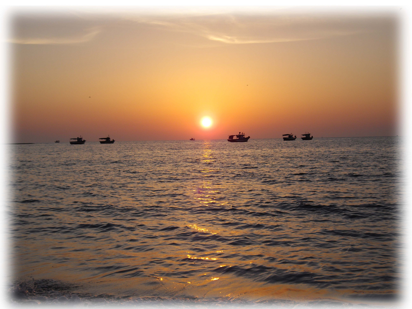 Fischer bei der Arbeit im Sonnenaufgang auf Djerba