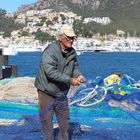 Fischer bei der Reparaturarbeit - Port d' Andratx