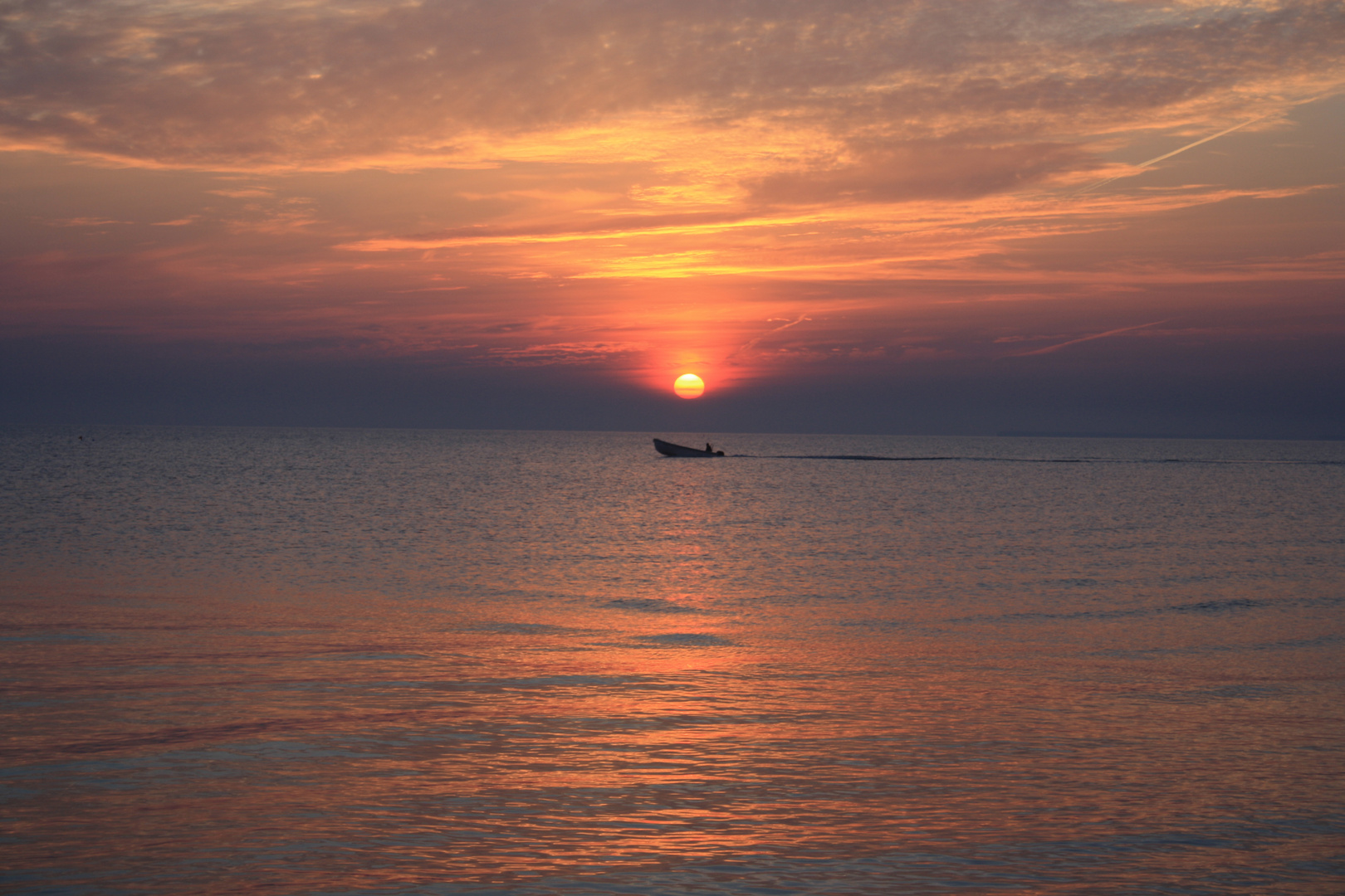 Fischer im Morgengrauen auf der Ostsee