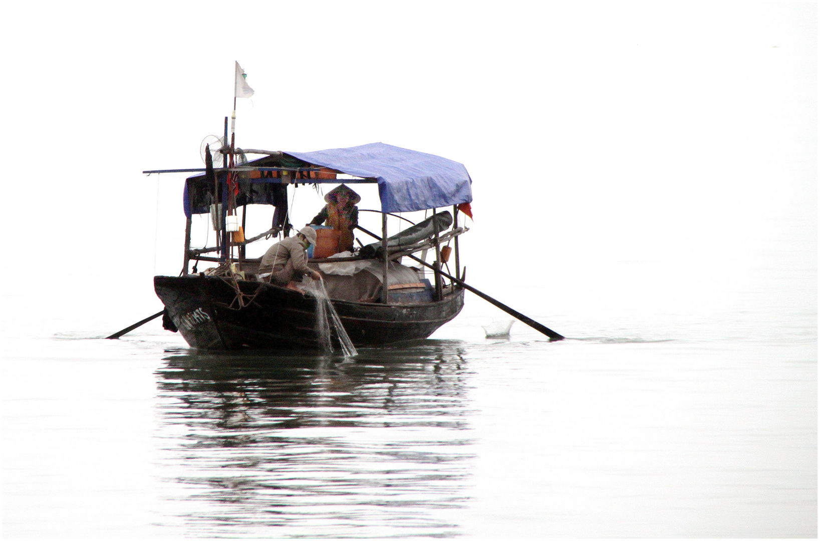  Fischer in der Halong Bucht