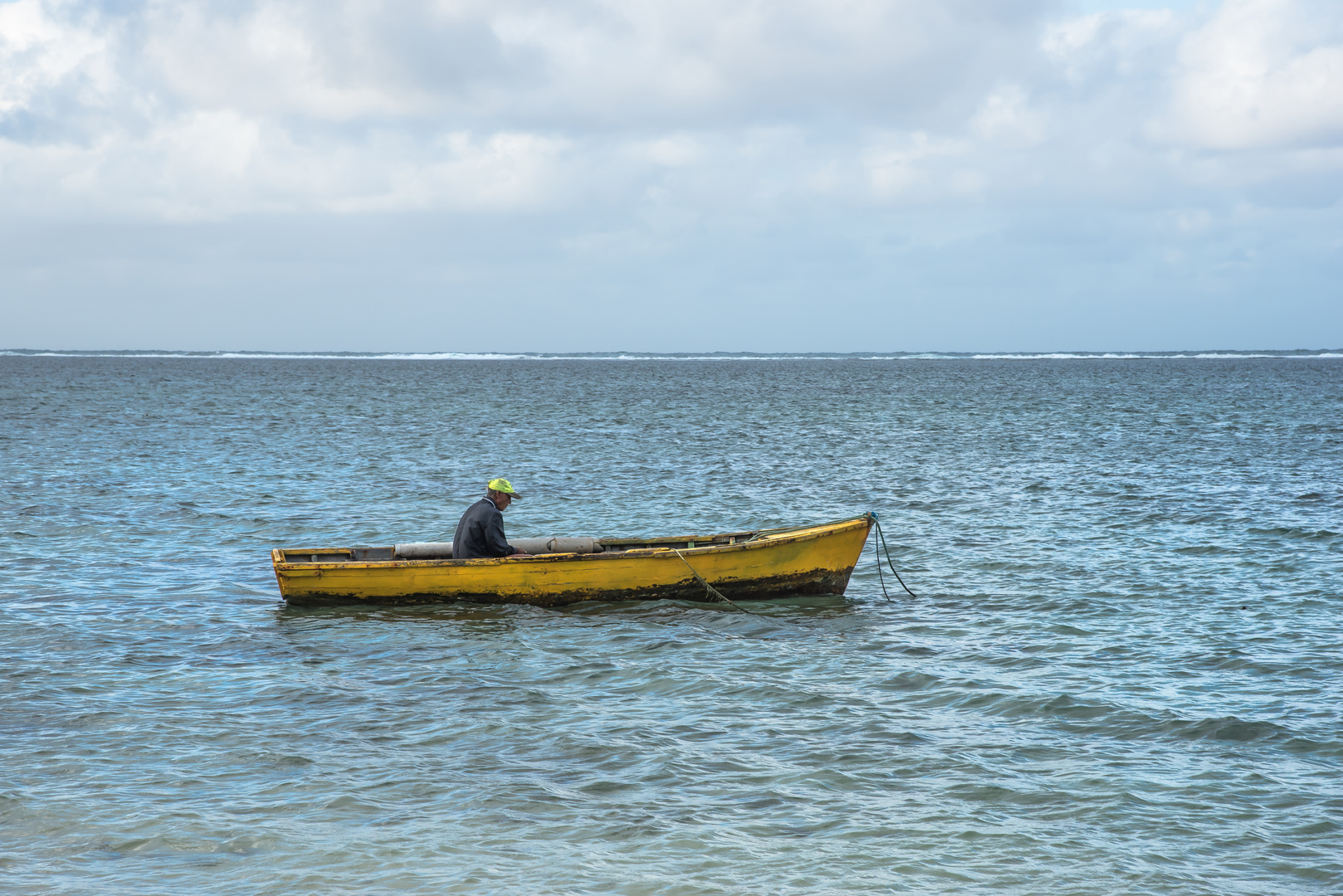 Fischer in seinem alten Boot