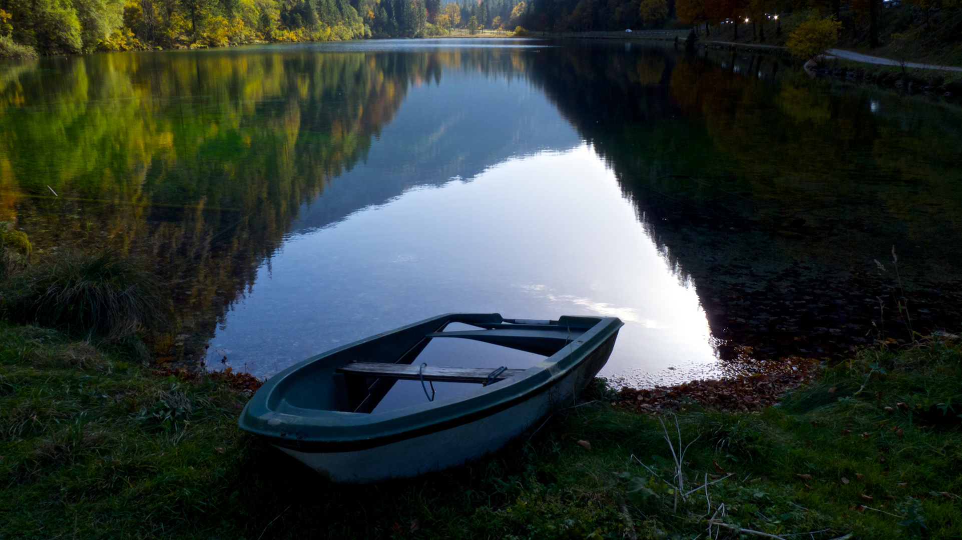 Fischerboot am Förchensee