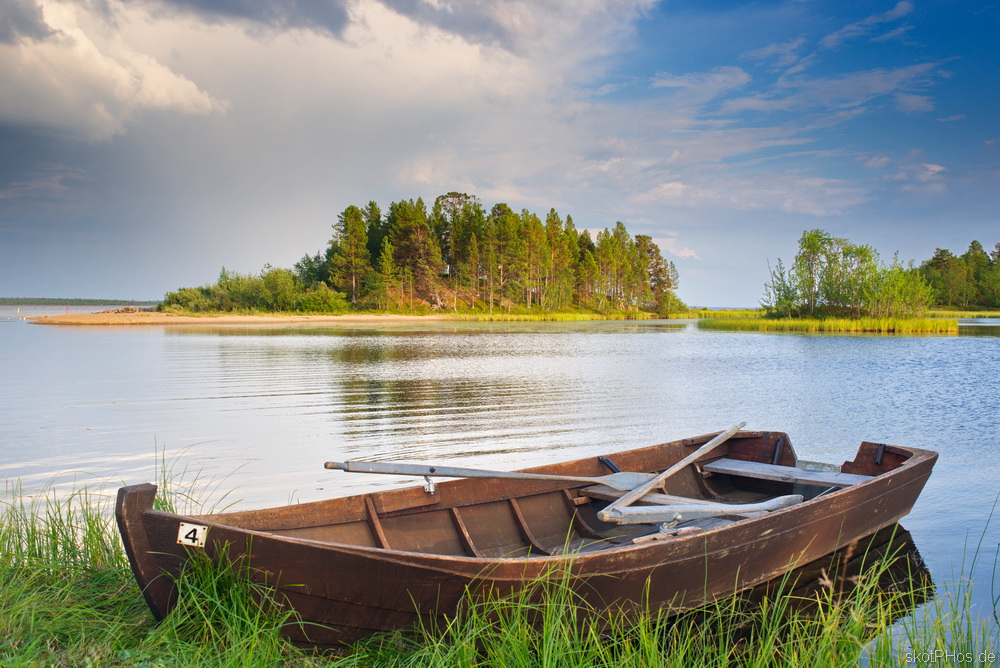 Fischerboot am Inari-See