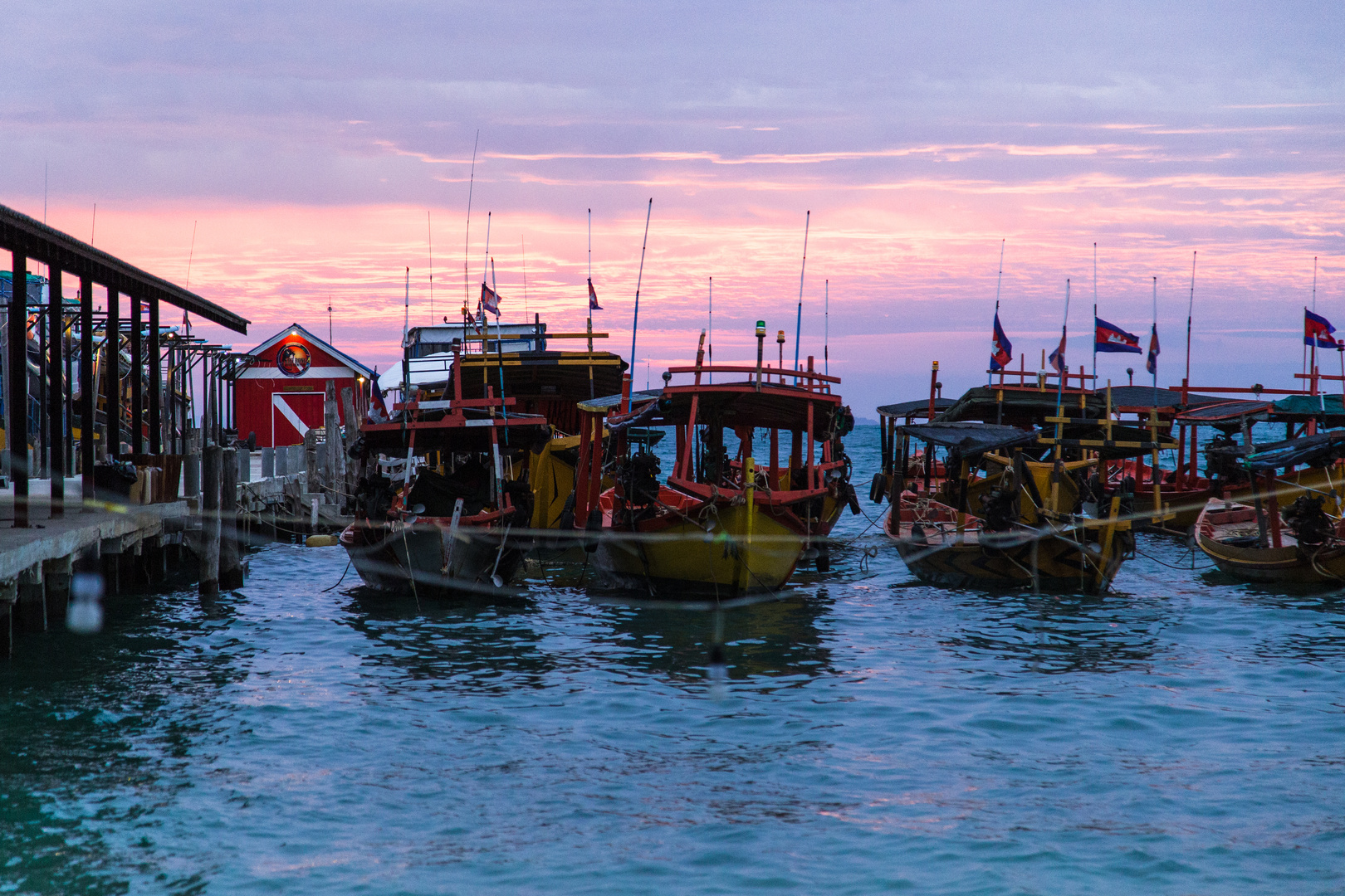 Fischerboot am Morgen auf Koh Rong