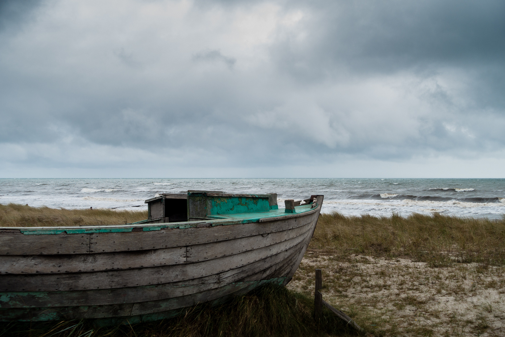 Fischerboot am Ostseestrand von Zingst