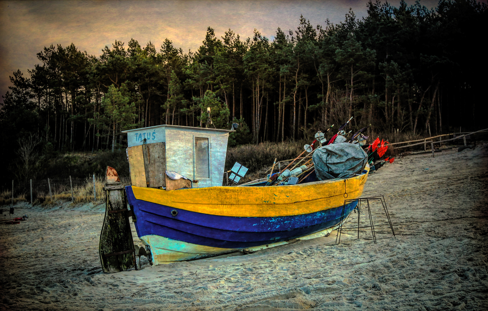 Fischerboot am Strand