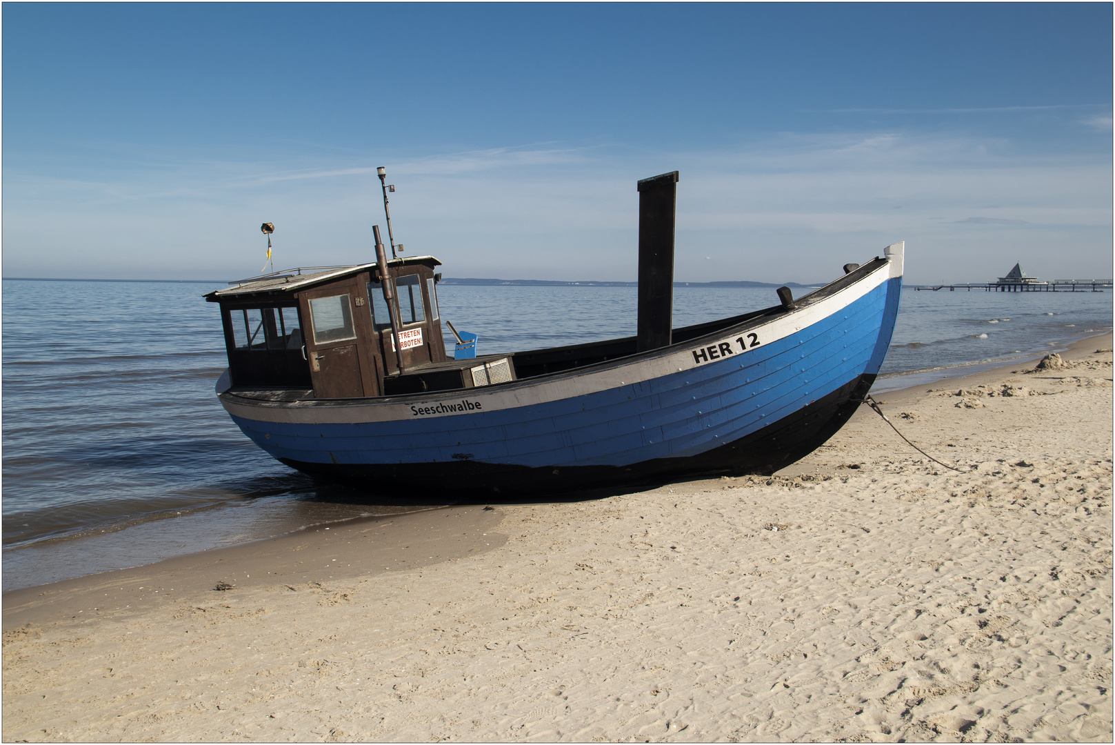 Fischerboot am Strand ...