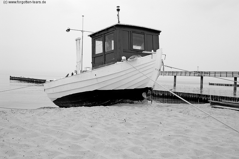 Fischerboot am Strand II