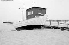 Fischerboot am Strand II