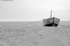 Fischerboot am Strand III