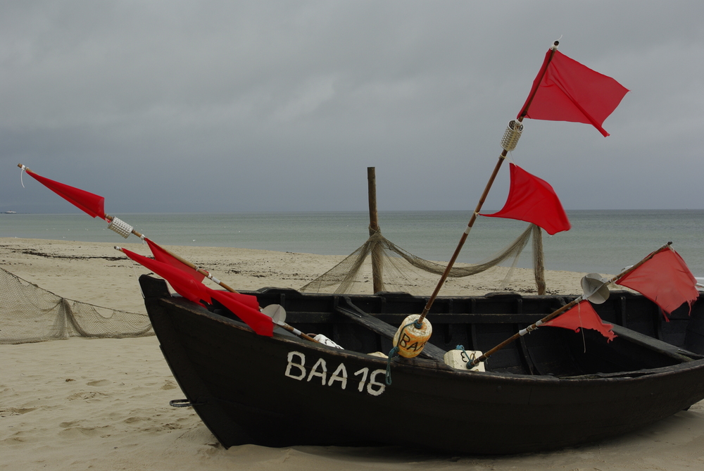 Fischerboot am Strand von Baabe