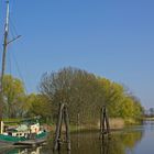 Fischerboot an einem Seitenarm der Elbe bei Jork