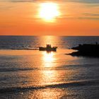 Fischerboot an einem winterlichen Abend am Mittelmeer