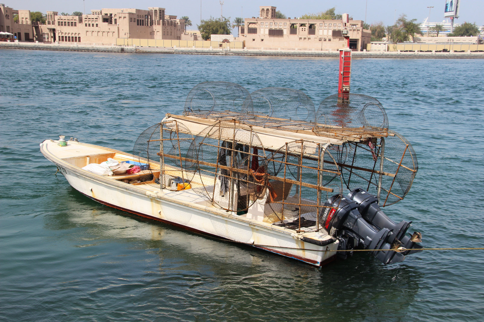 Fischerboot auf dem Dubai Creek