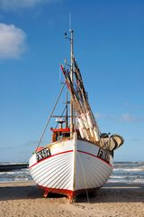 Fischerboot auf dem Trockenen