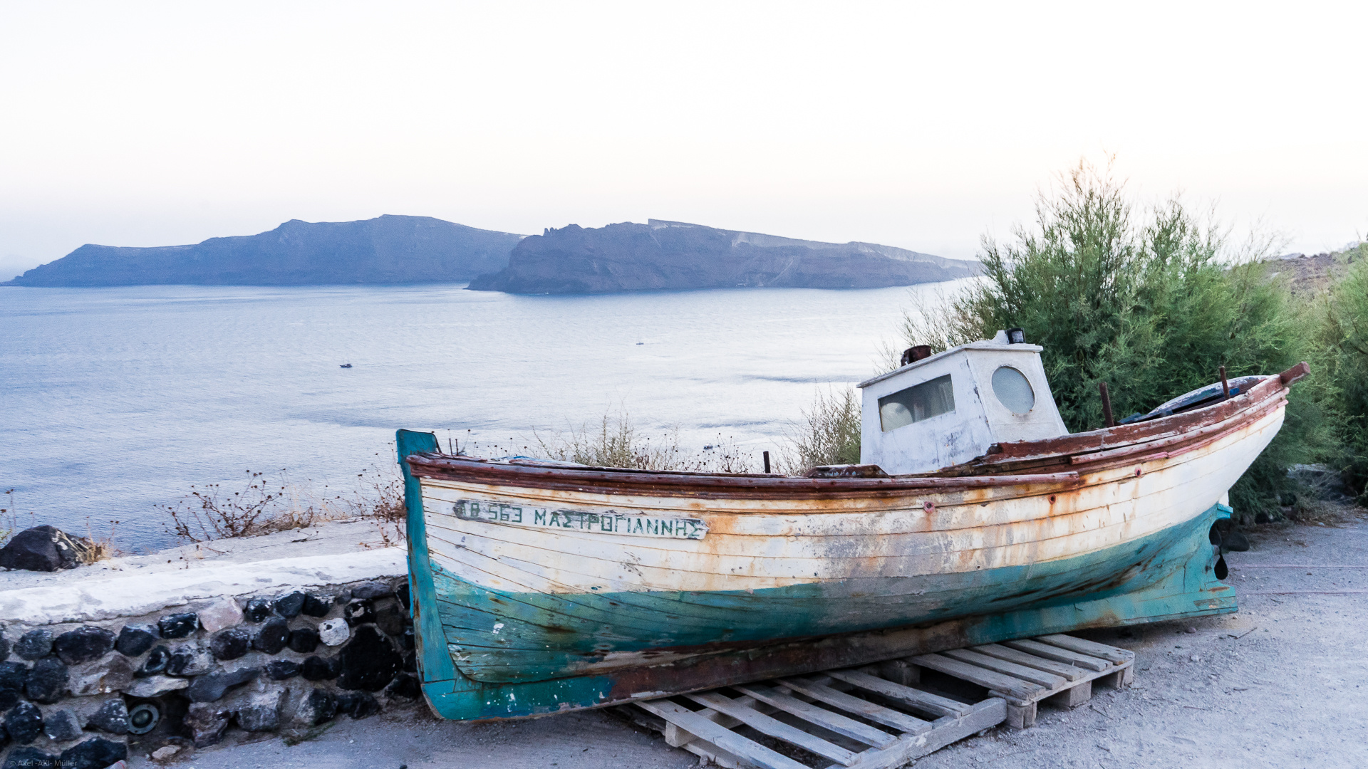 Fischerboot auf dem Trockenen