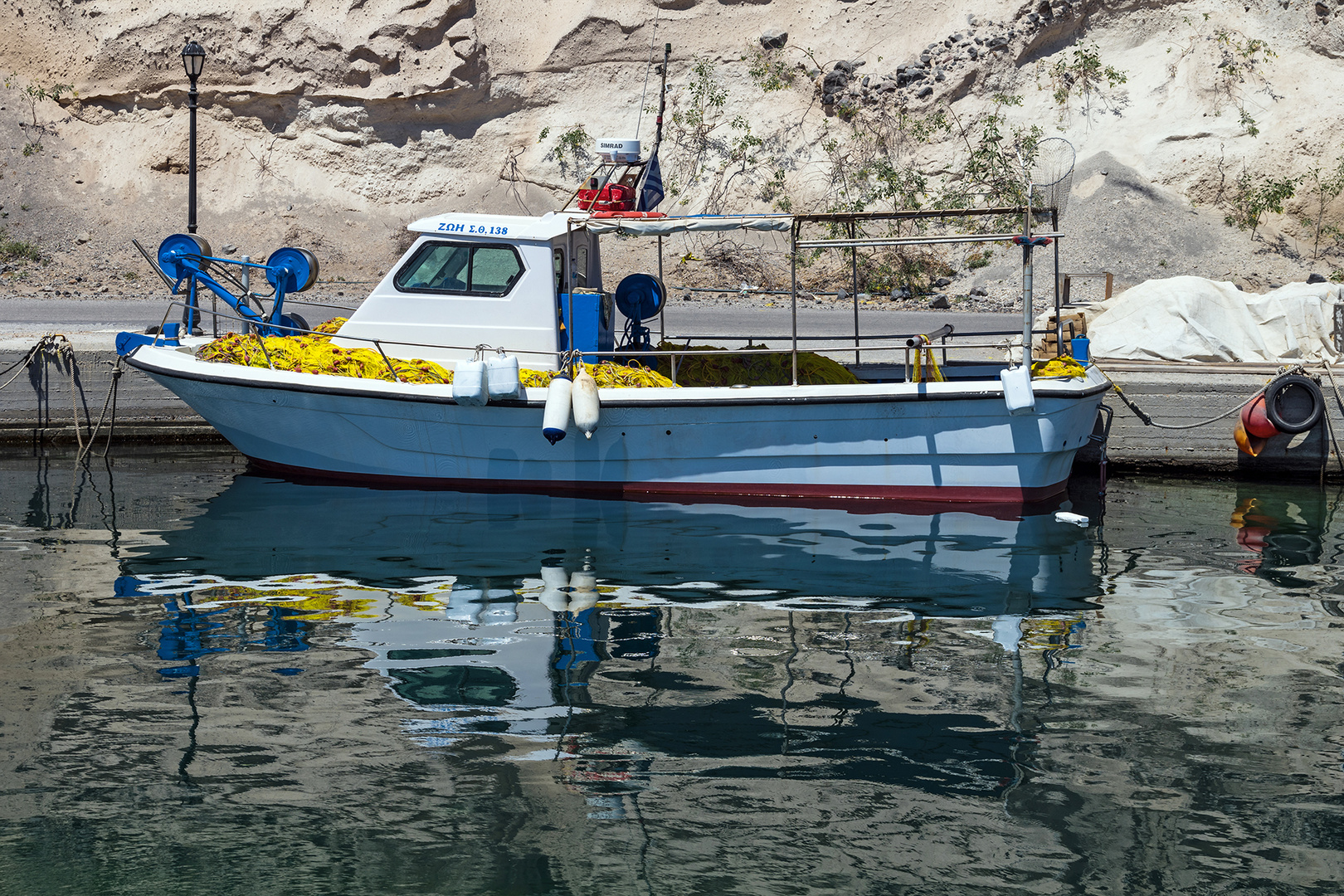 Fischerboot gespiegelt