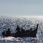 Fischerboot im Gegenlicht II