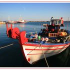 Fischerboot im Hafen ...