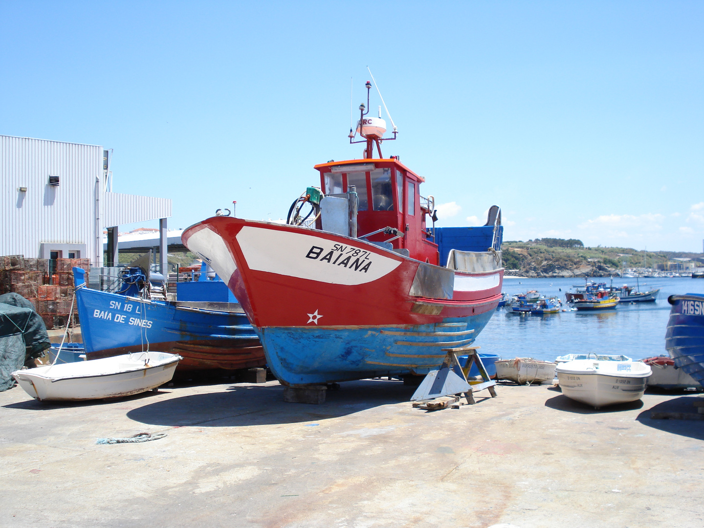 Fischerboot im Hafen, Sines, Portugal