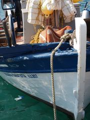 Fischerboot im Hafen von Samos