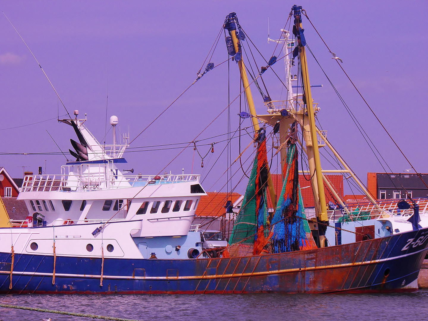 Fischerboot im Hafen von Thyboron