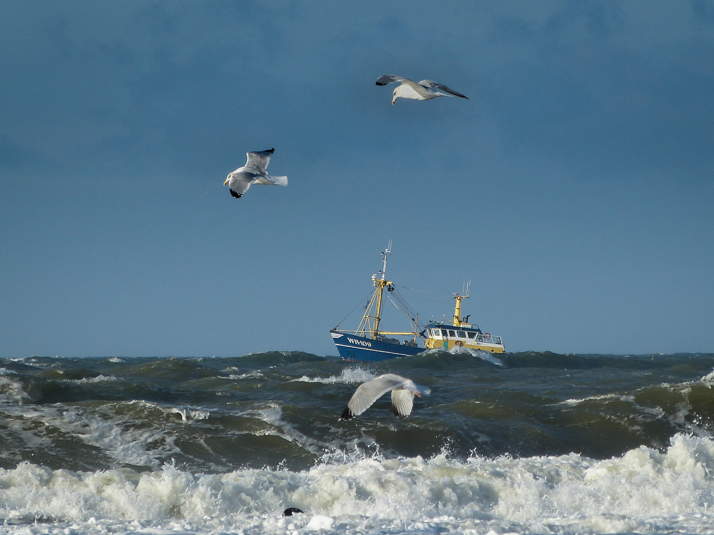 Fischerboot im Sturm