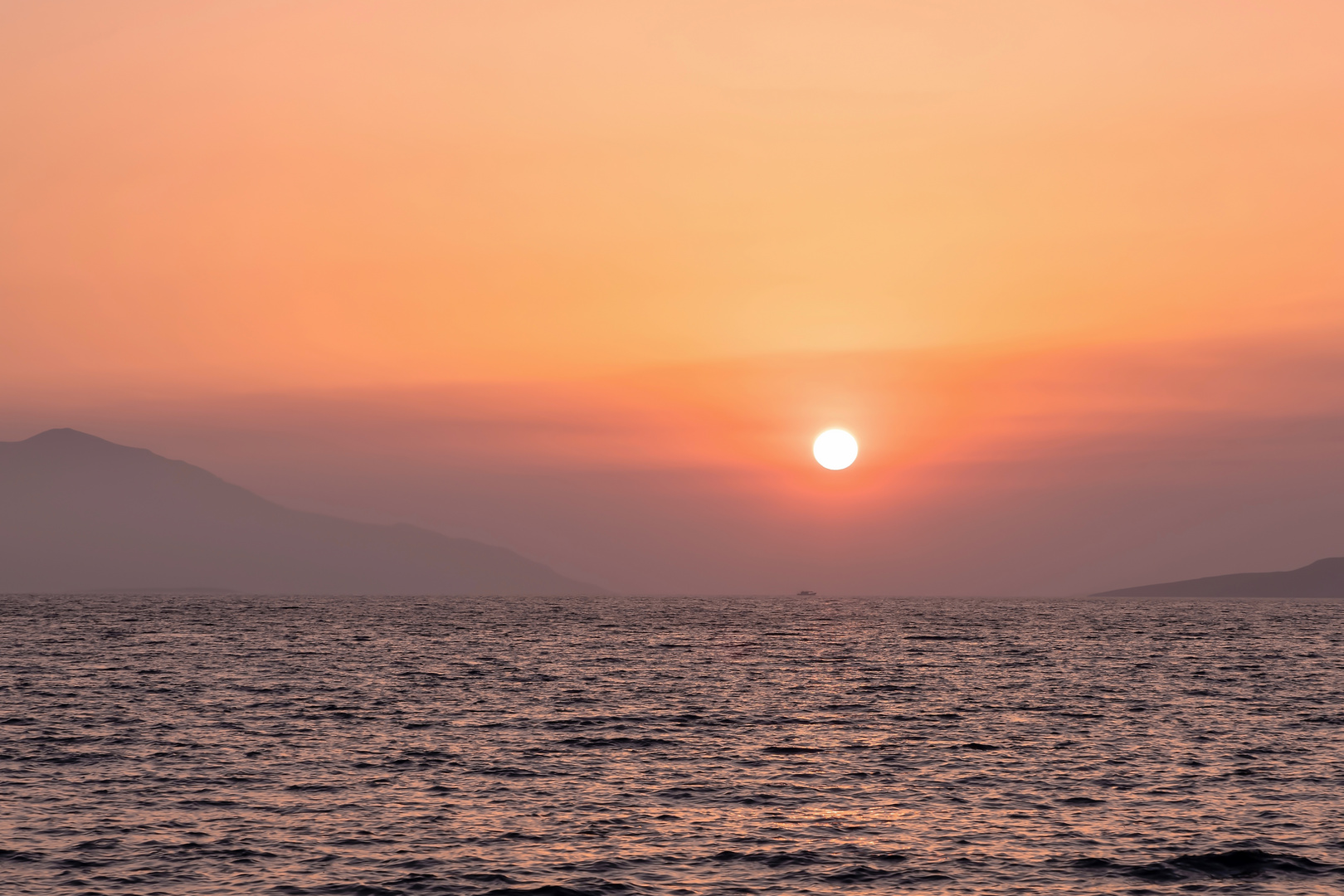 Fischerboot in der Abendsonne