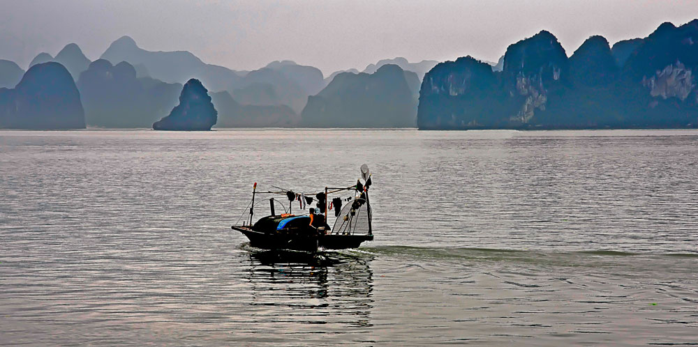 Fischerboot in der Ha-Long-Bucht