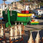 Fischerboot mit Stockfischen