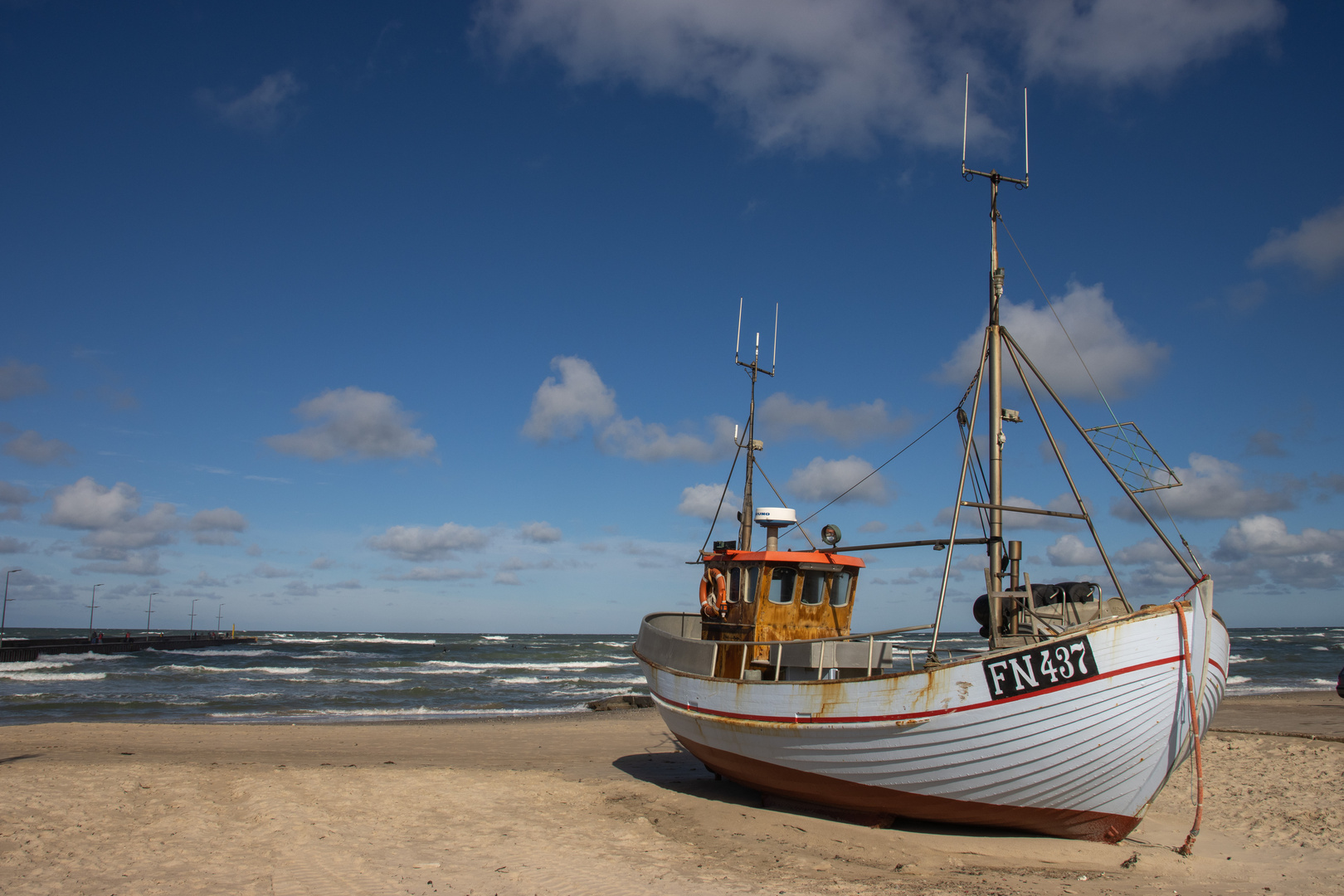 Fischerboot ohne Hafen