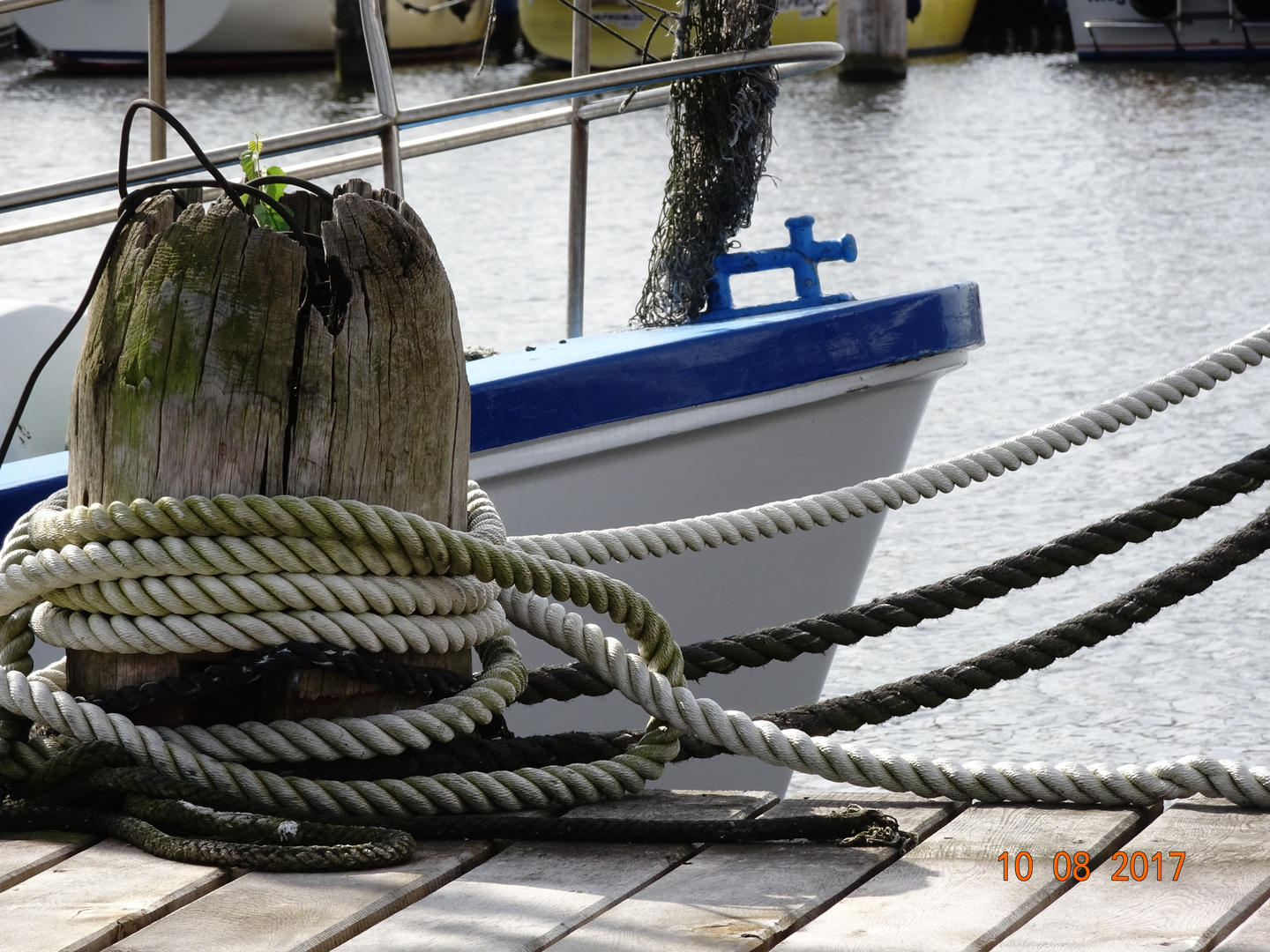 Fischerboot und Taue