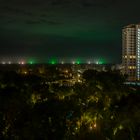 Fischerboote am Horizont um Mitternacht