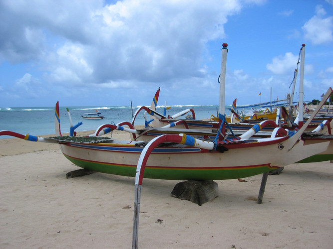 FISCHERBOOTE AM STRAND