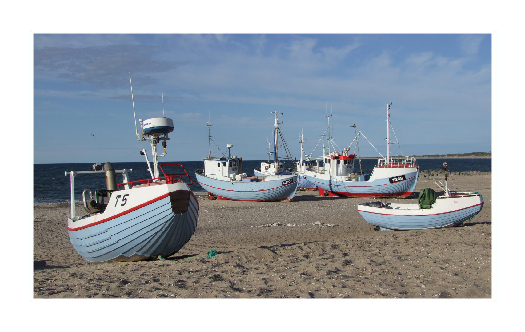 Fischerboote am Strand von Norre Vorupor, DK