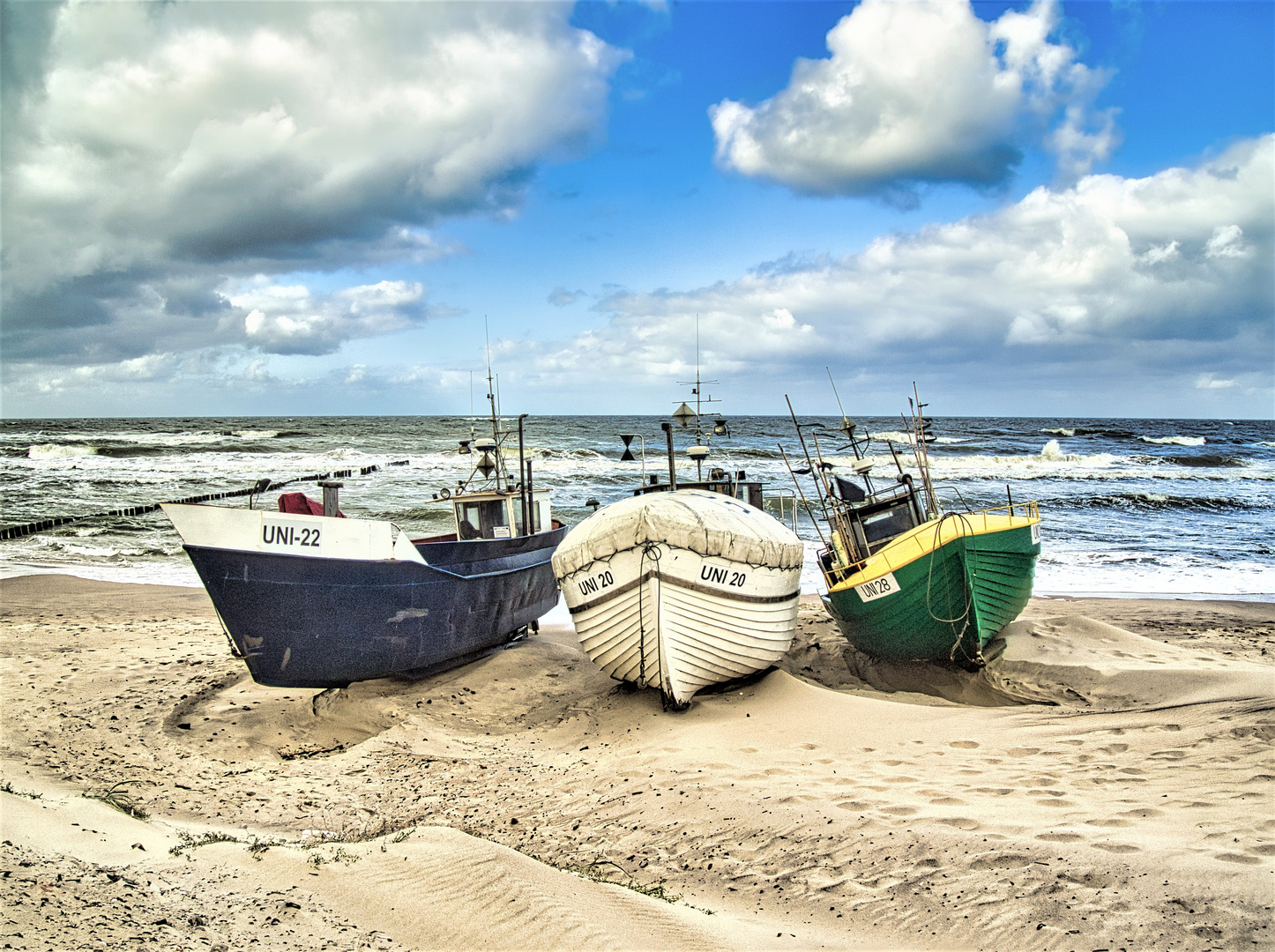 Fischerboote am Strand von Uniescie