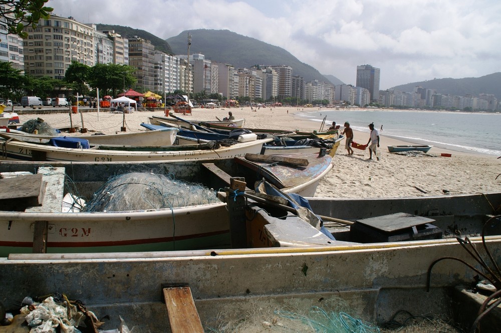 Fischerboote an der Copacabana
