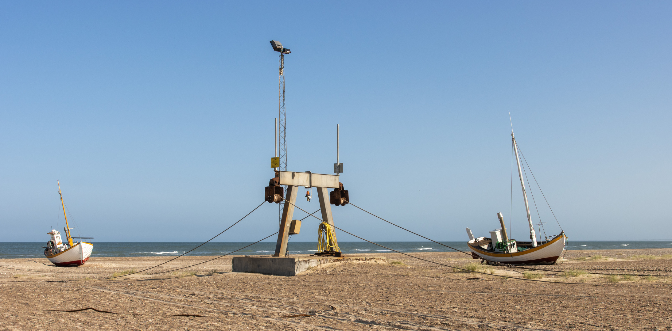 Fischerboote an der Seilwindenanlage