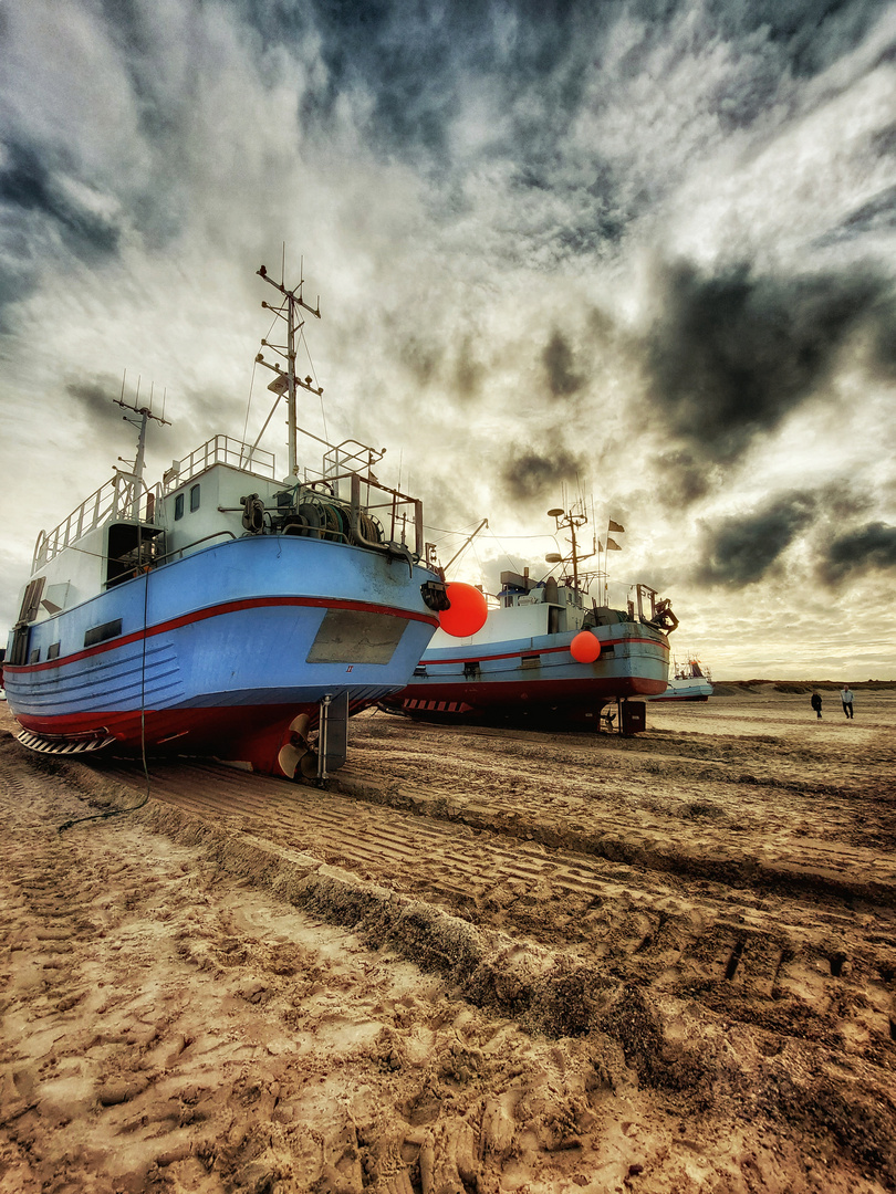 Fischerboote an Land