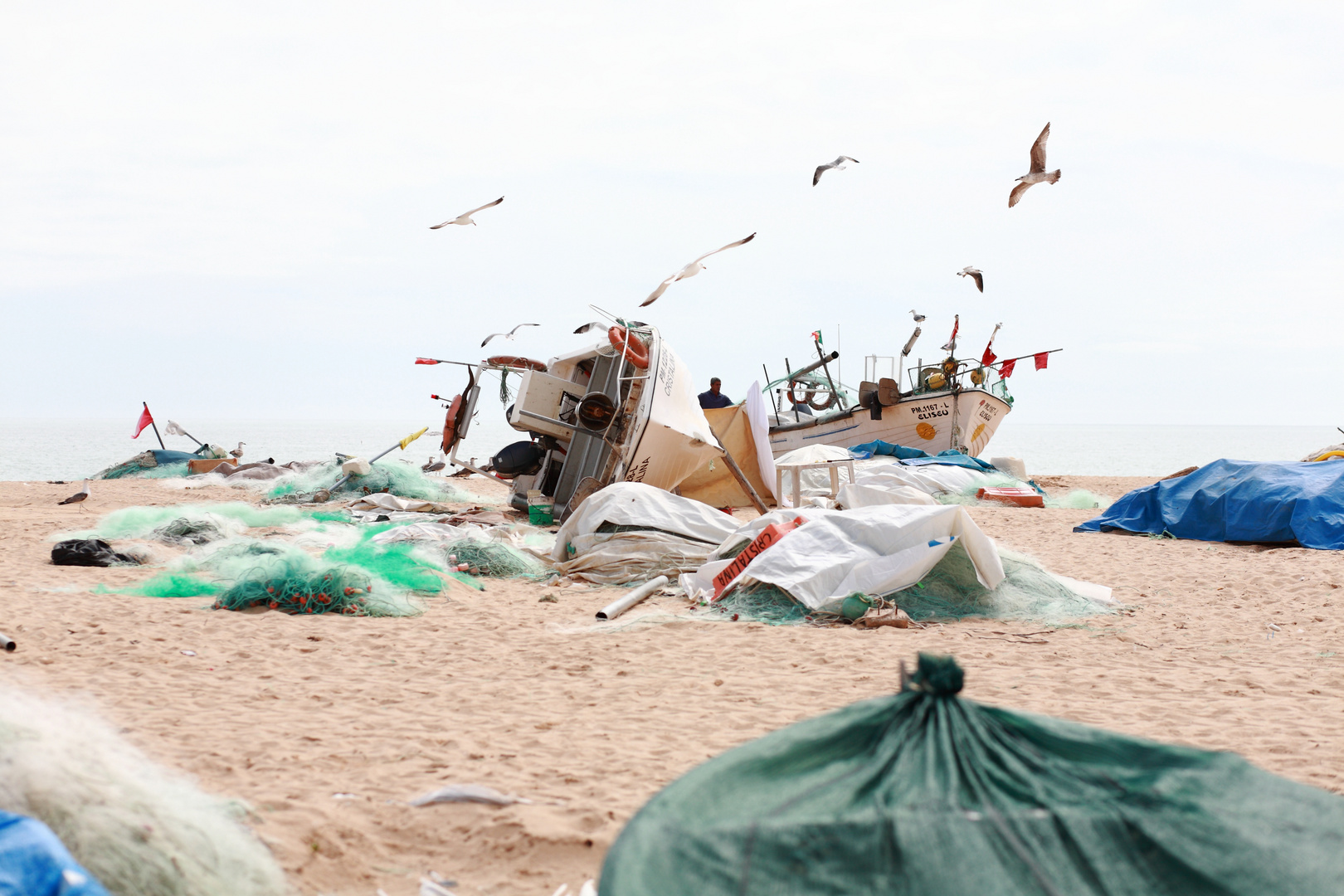 FISCHERBOOTE AUF DEM STRAND