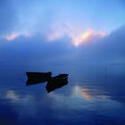 Fischerboote auf windstillem Meer