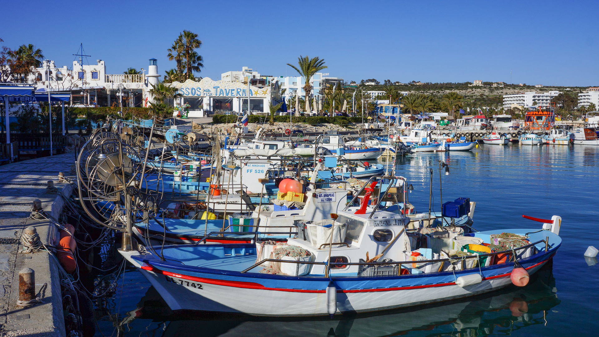 Fischerboote im Hafen von Agia Napa