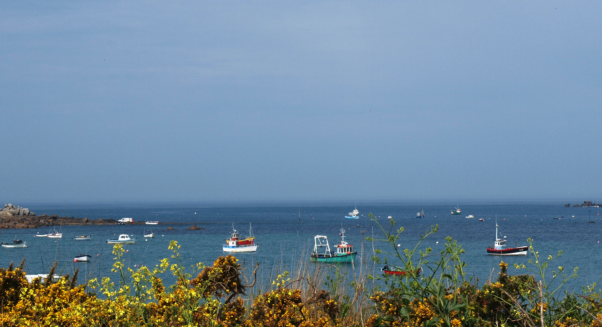 Fischerboote im Nordwesten Guernsey`s