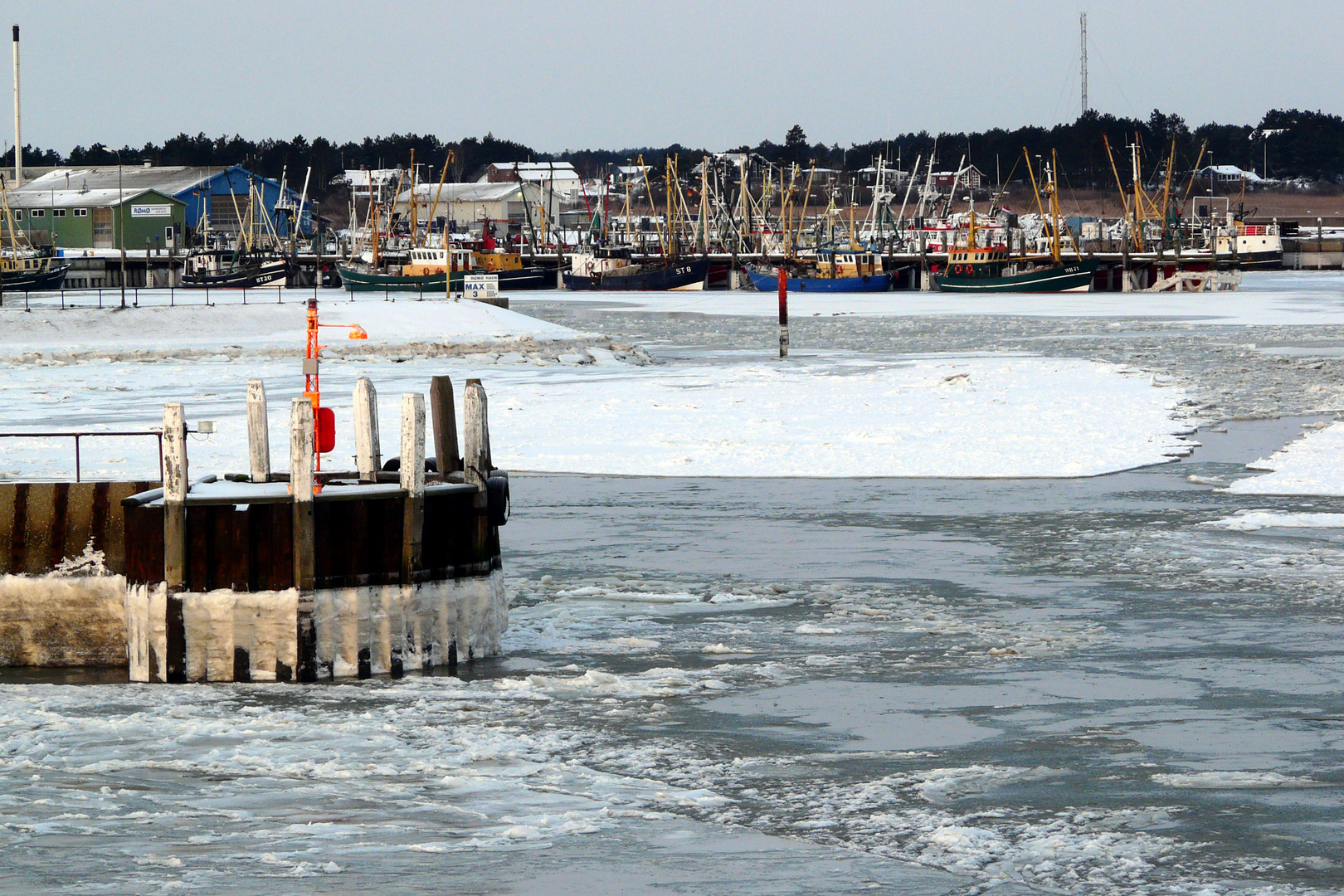 Fischerboote im Winterschlaf