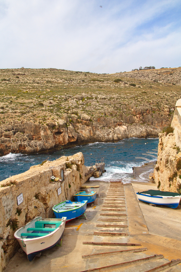 Fischerboote nahe der blauen Grotte auf Malta