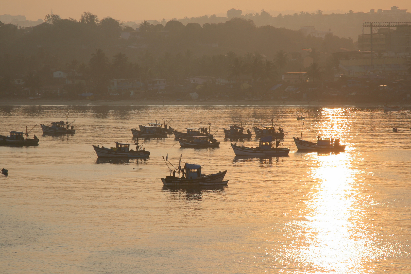 Fischerboote vor Cochin (Indien)