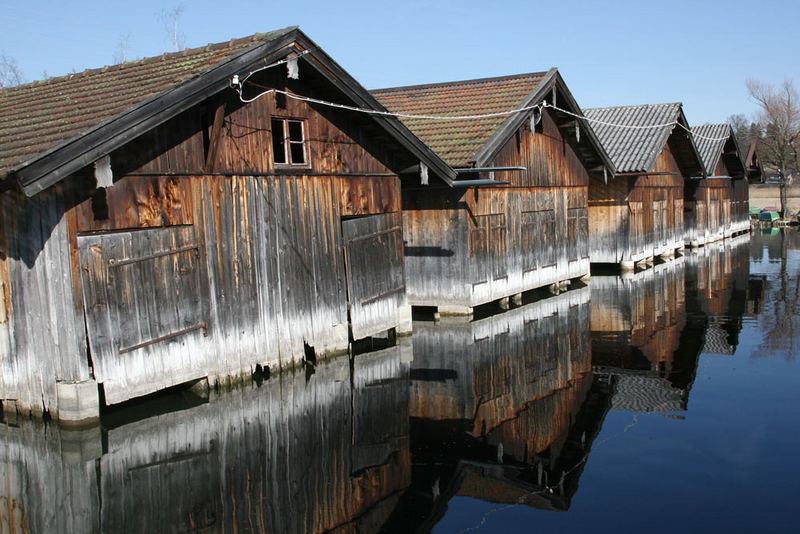 FISCHERBOOTSHÄUSER STAFFELSEE